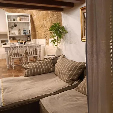 Stone House Apartment *